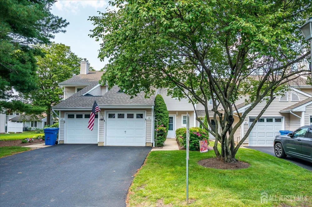 10 Woodmere Drive Sayreville, NJ 08859