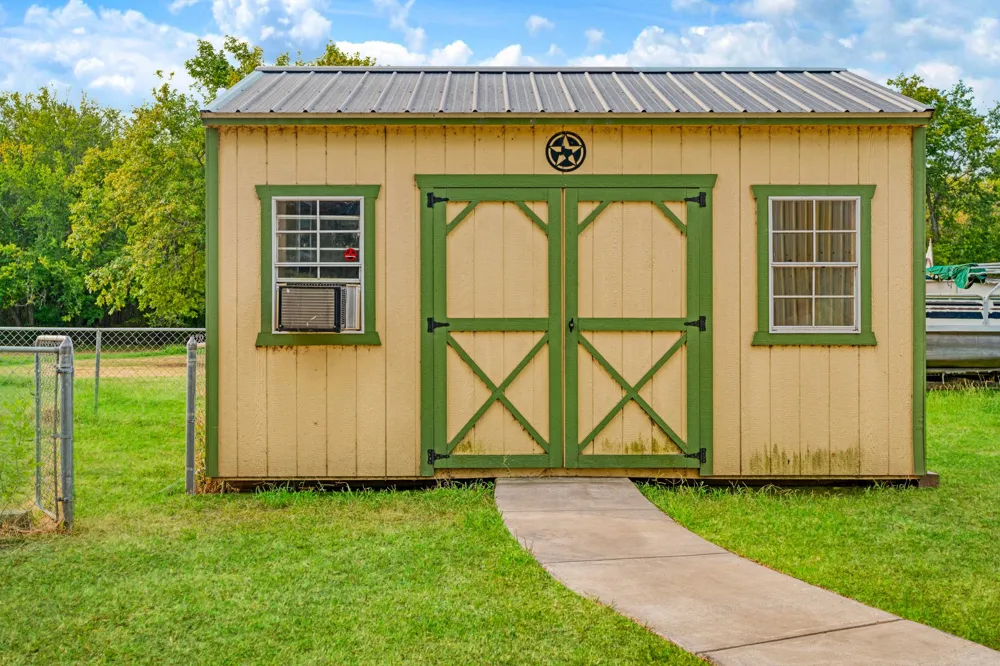 175 County Road 2032 Klondike, TX 75448