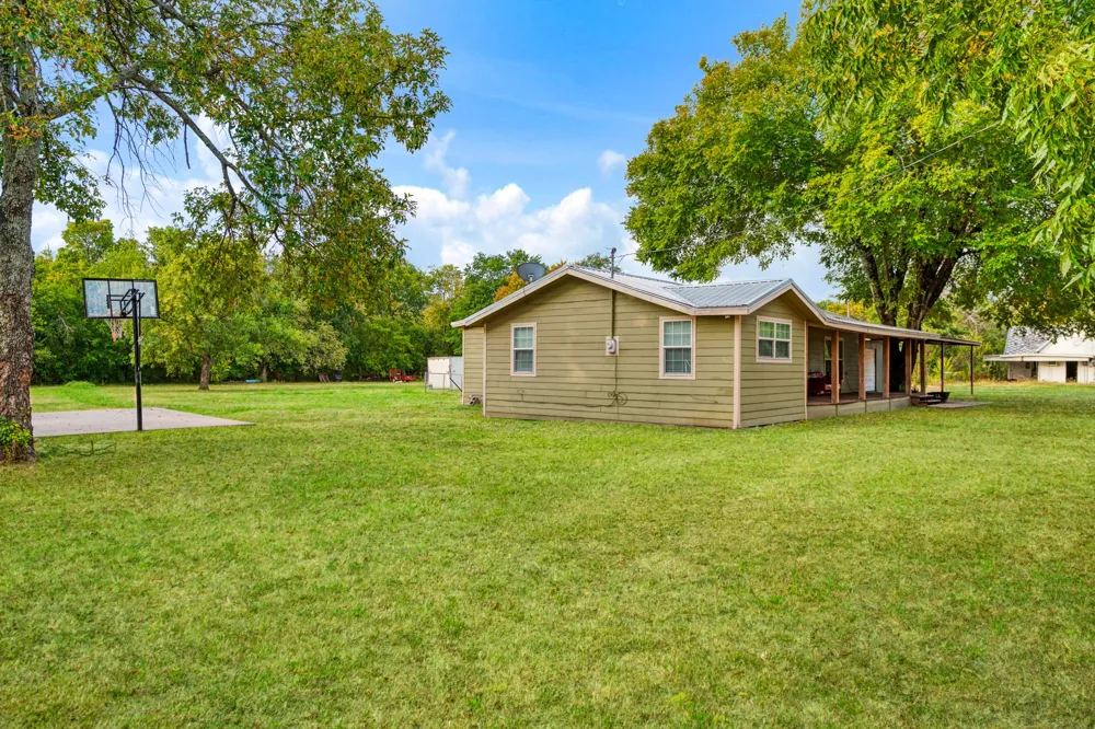 175 County Road 2032 Klondike, TX 75448