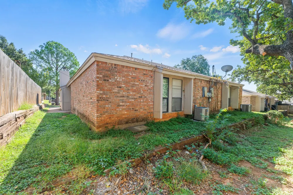 2512 Windy Pine Lane Arlington, TX 76015