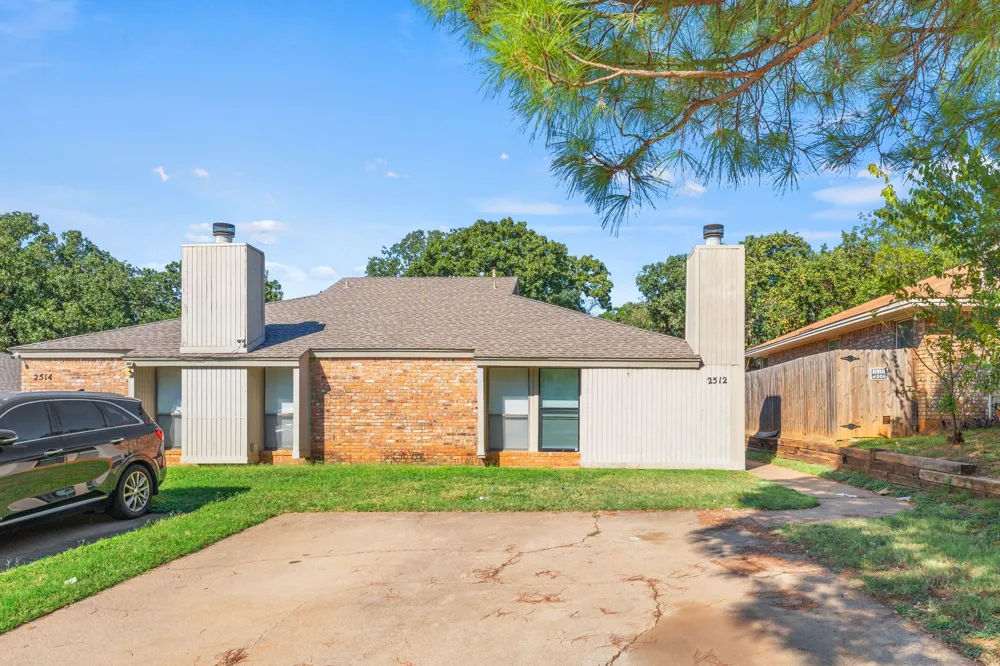 2512 Windy Pine Lane Arlington, TX 76015
