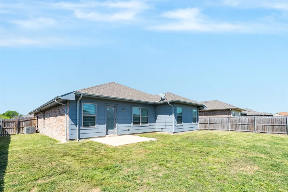 117 Willowbend Loop Mabank, TX 75147