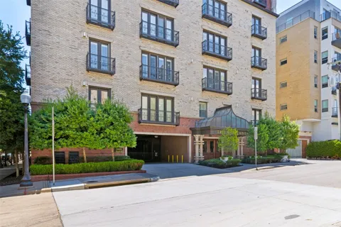 2848 Woodside Street #4C