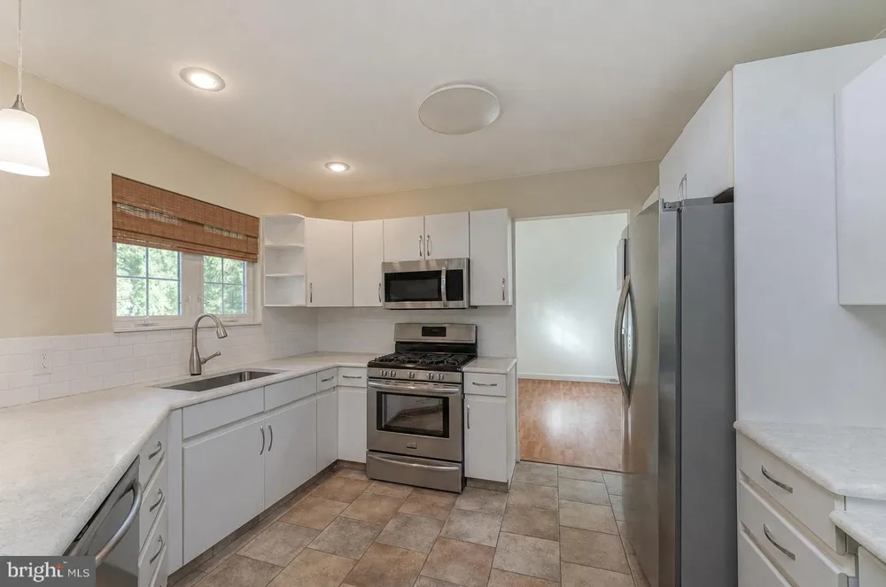 21 SUNSET ROAD Blackwood, NJ 08012