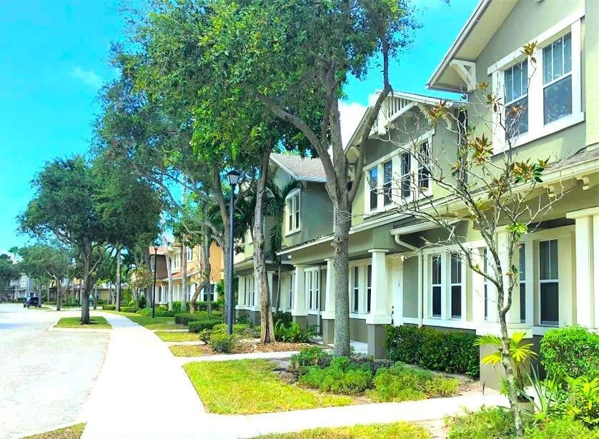 499 Corte Madera Lane #4 West Palm Beach, FL 33401