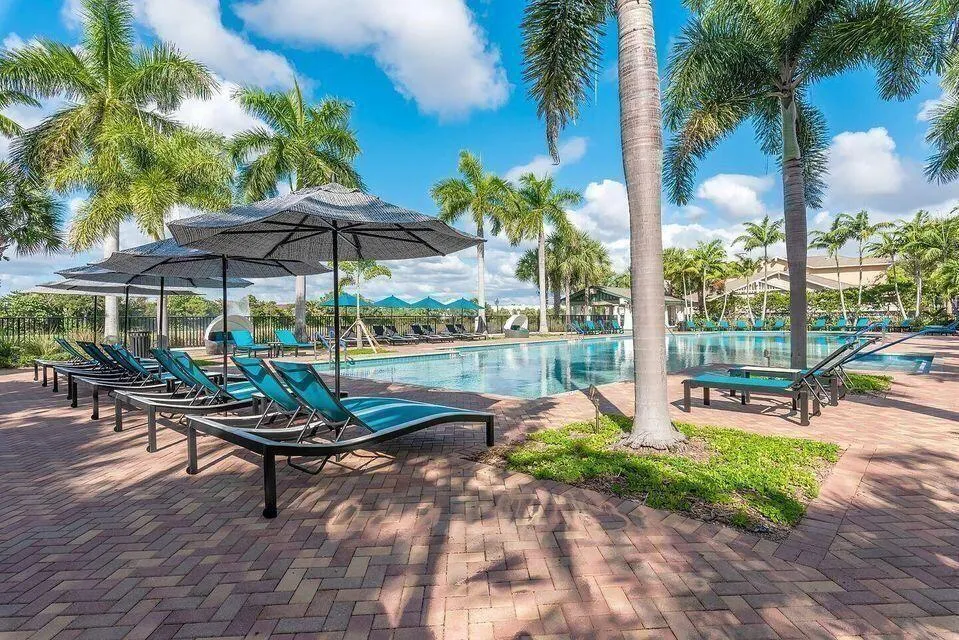 499 Corte Madera Lane #4 West Palm Beach, FL 33401