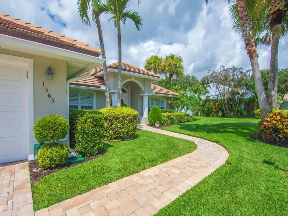1365 ADMIRALS Walk Vero Beach, FL 32963
