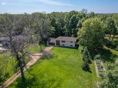 10638 Maple Lane