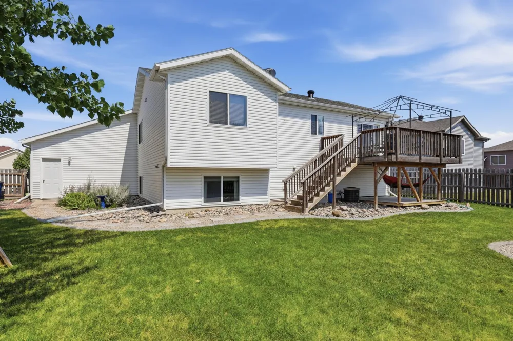 1227 38th Avenue S Moorhead, MN 56560