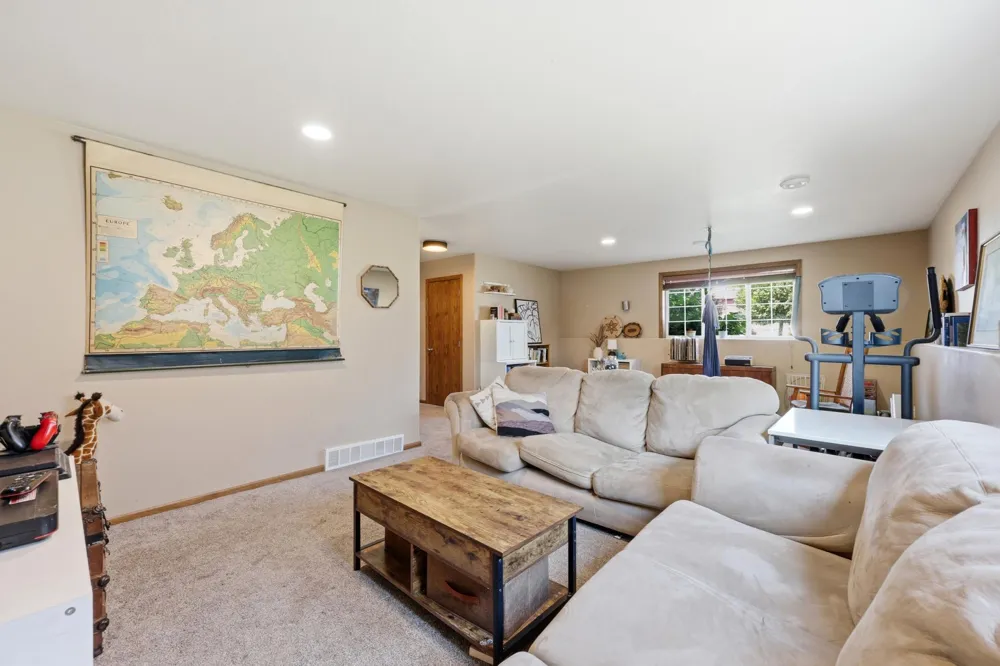 1227 38th Avenue S Moorhead, MN 56560