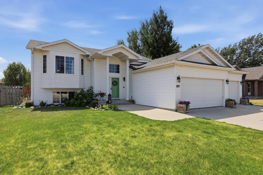 1227 38th Avenue S Moorhead, MN 56560