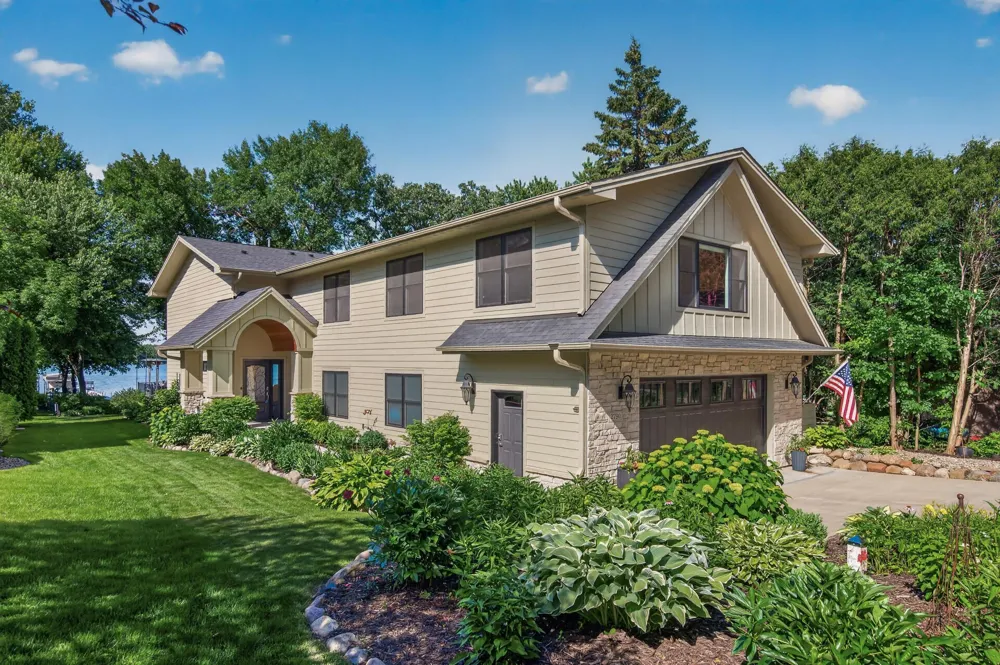 2790 S Shore Drive Prior Lake, MN 55372