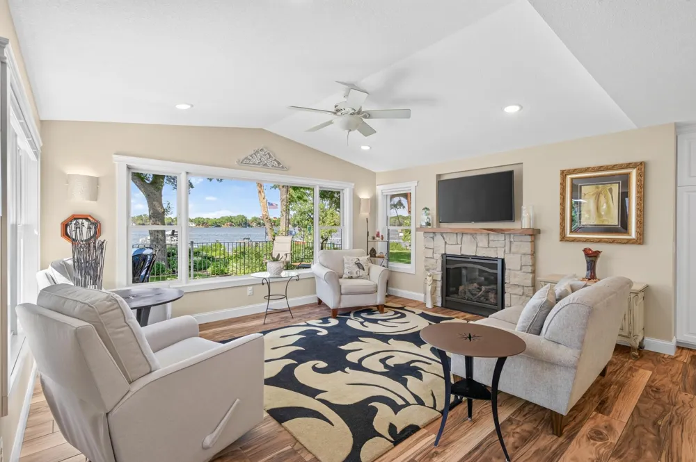 2790 S Shore Drive Prior Lake, MN 55372