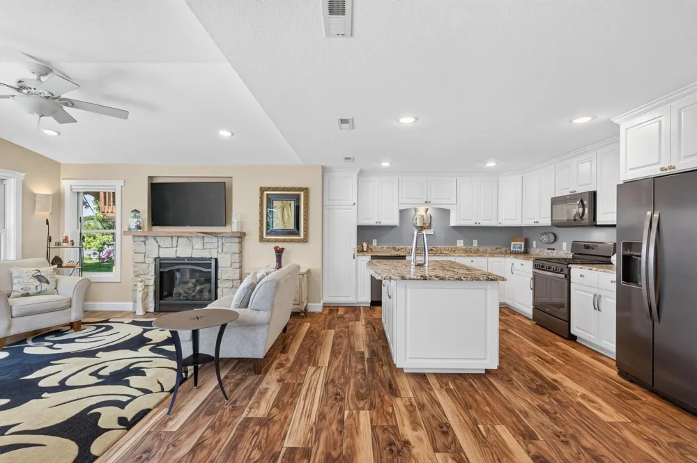 2790 S Shore Drive Prior Lake, MN 55372