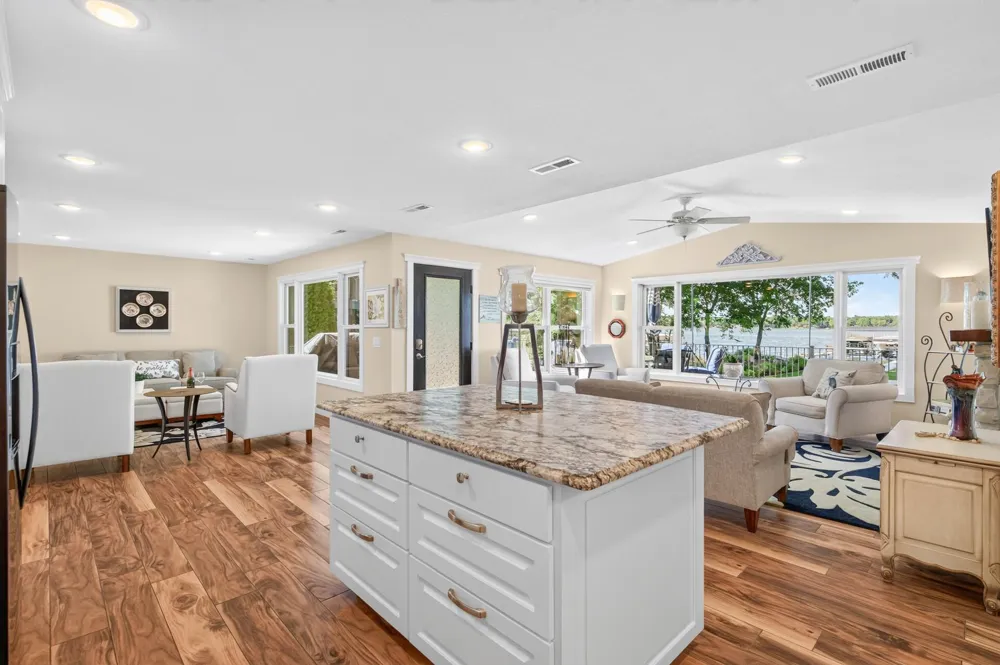 2790 S Shore Drive Prior Lake, MN 55372