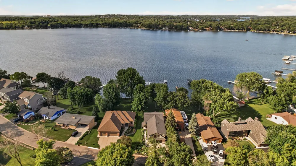 2790 S Shore Drive Prior Lake, MN 55372