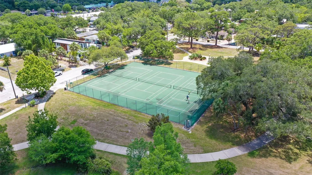 1685 6TH STREET Sarasota, FL 34236