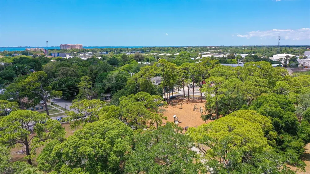 1685 6TH STREET Sarasota, FL 34236