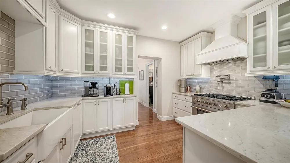 1685 6TH STREET Sarasota, FL 34236