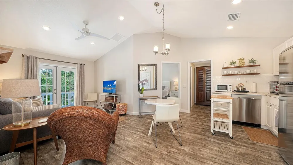 1685 6TH STREET Sarasota, FL 34236