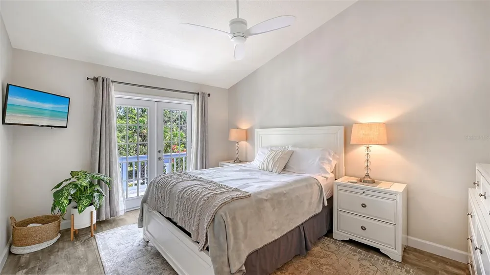 1685 6TH STREET Sarasota, FL 34236