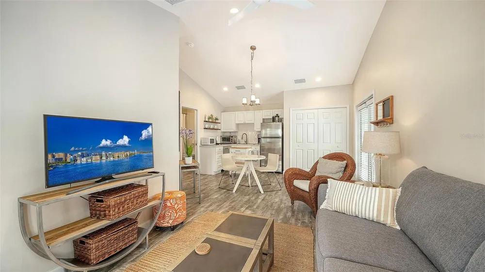 1685 6TH STREET Sarasota, FL 34236