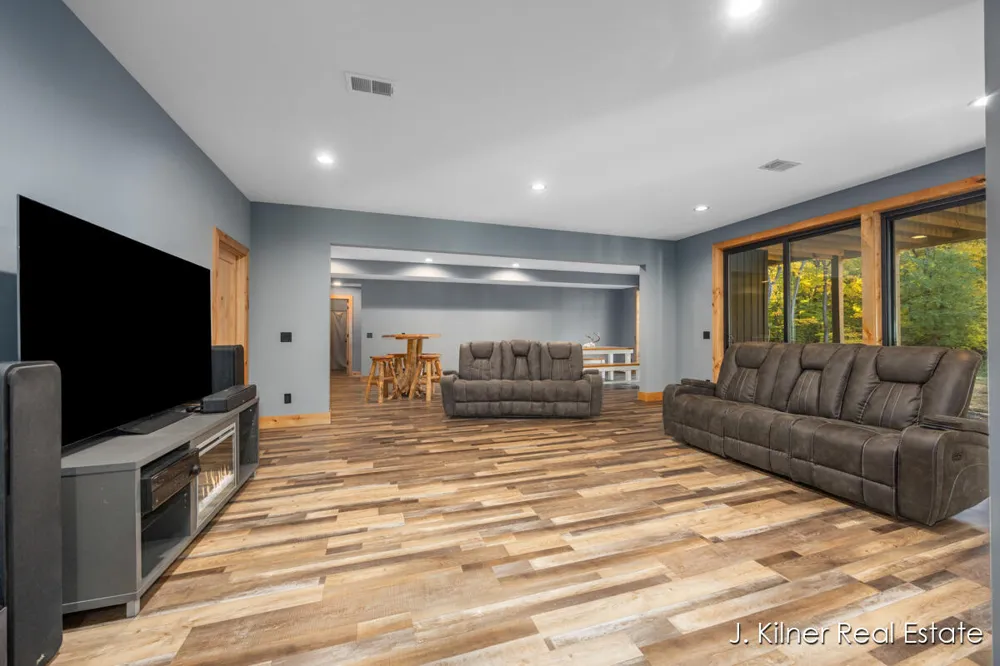 4390 22 Mile Road NW Tyrone Township, MI 49330