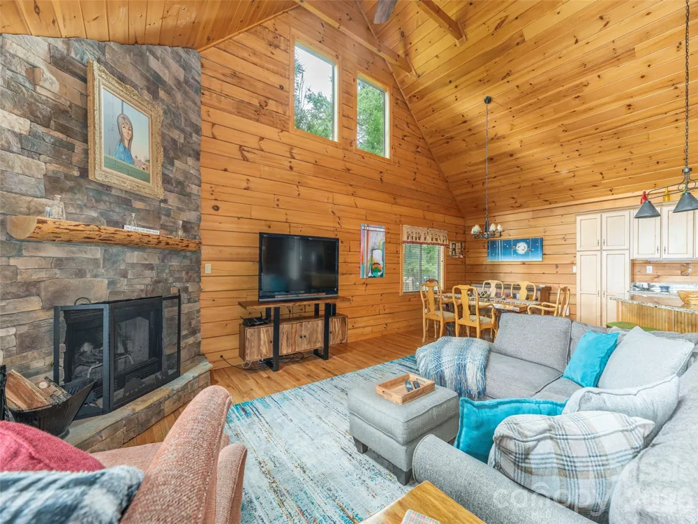 332 Gadohi Trail Maggie Valley, NC 28751