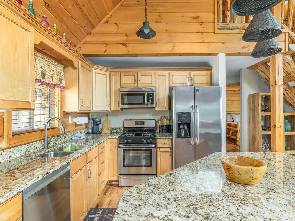 332 Gadohi Trail Maggie Valley, NC 28751