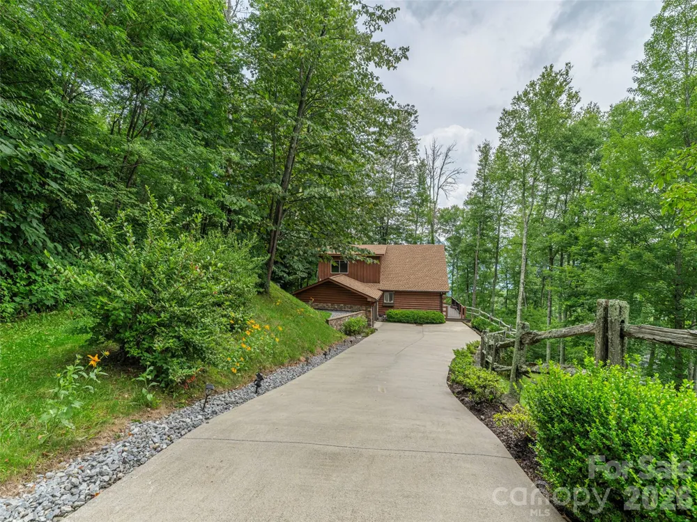 332 Gadohi Trail Maggie Valley, NC 28751