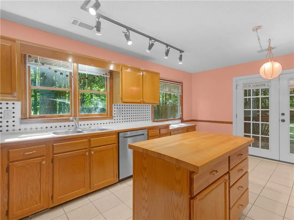 351 Waterford Drive Jonesboro, GA 30238