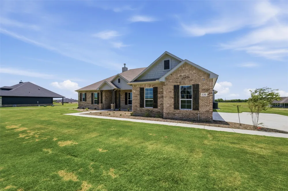 136 Hillview Trail Decatur, TX 76234