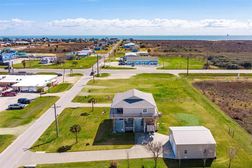 1009 Monkhouse Drive Crystal Beach, TX 77650