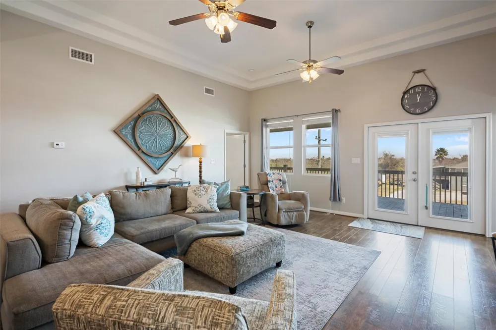 1009 Monkhouse Drive Crystal Beach, TX 77650