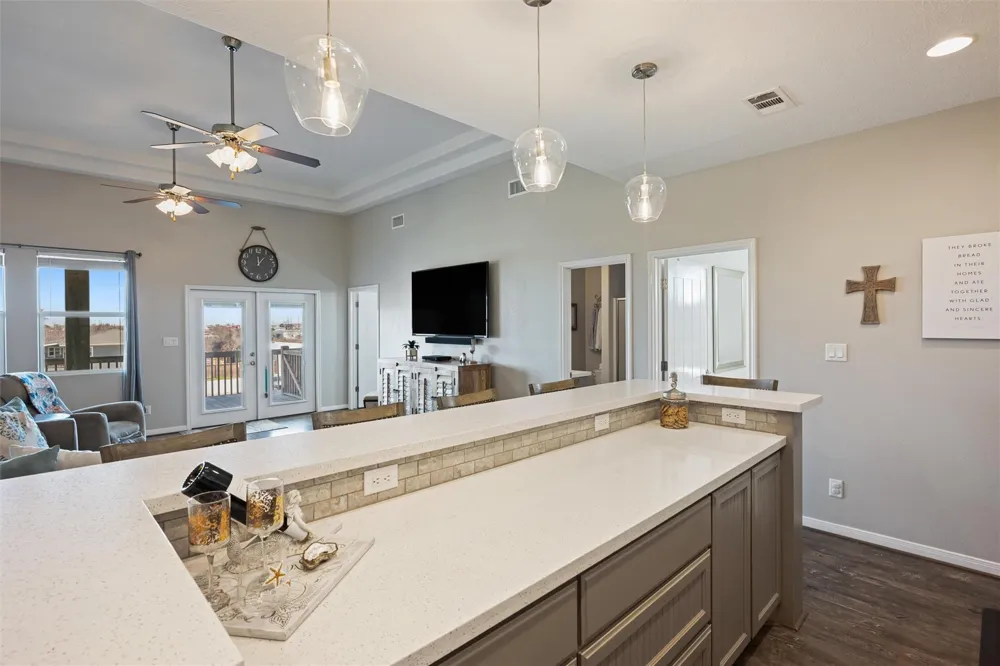 1009 Monkhouse Drive Crystal Beach, TX 77650