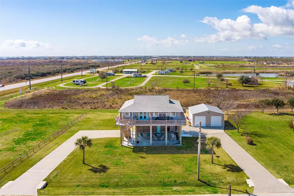 1009 Monkhouse Drive Crystal Beach, TX 77650