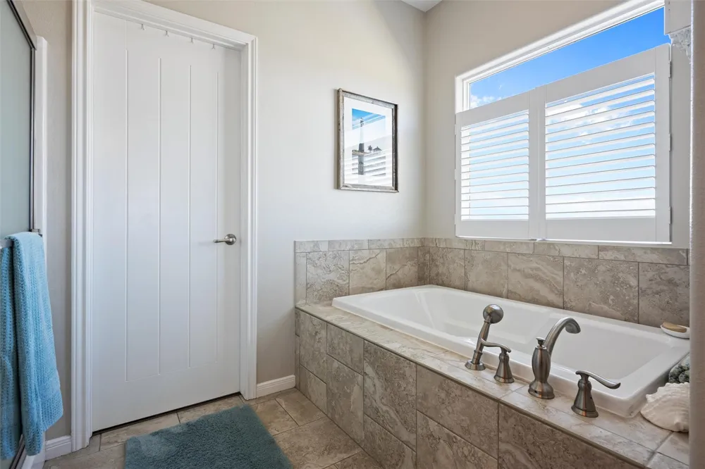 1009 Monkhouse Drive Crystal Beach, TX 77650