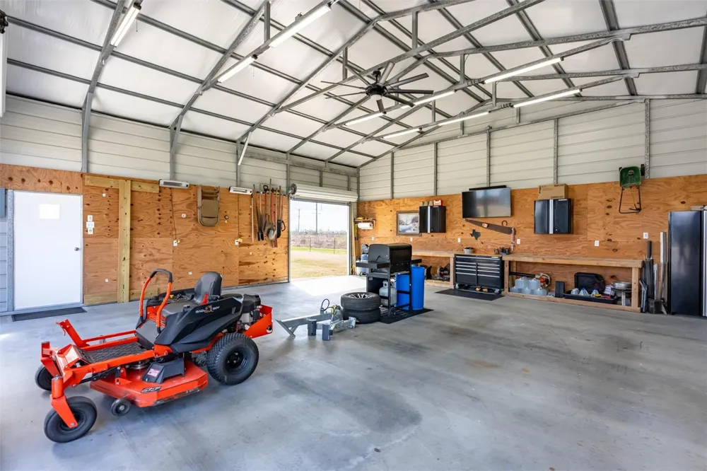 1009 Monkhouse Drive Crystal Beach, TX 77650