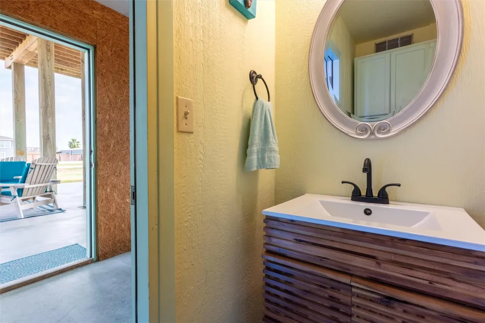 1009 Monkhouse Drive Crystal Beach, TX 77650