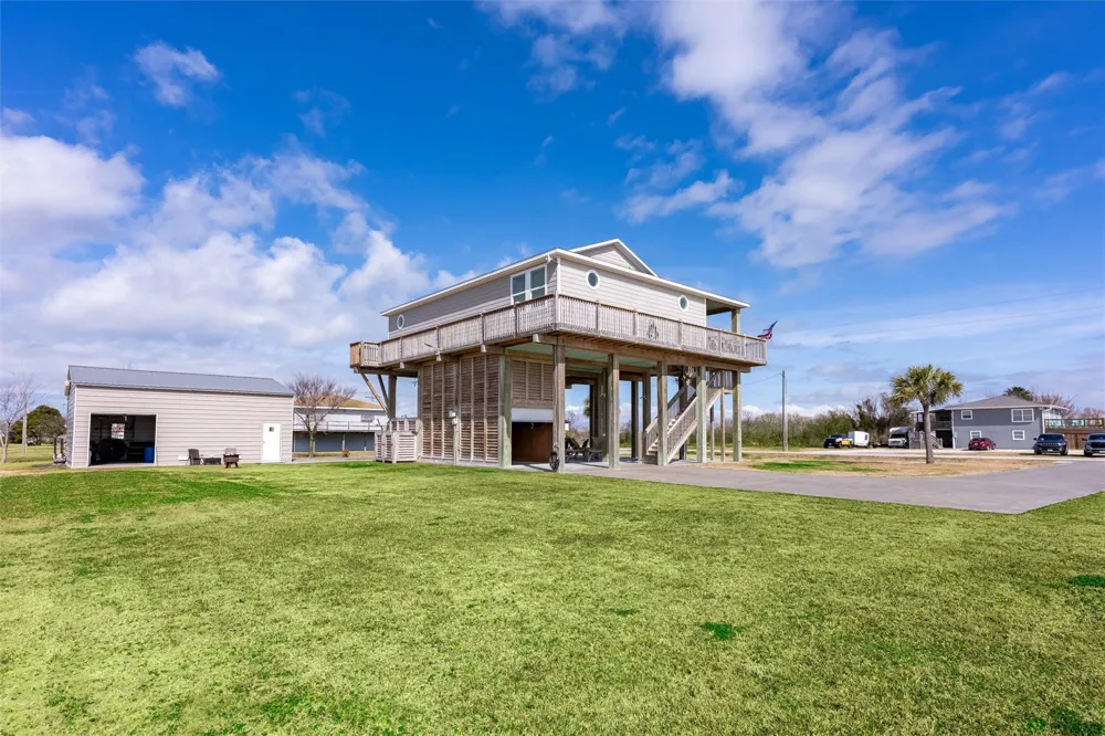 1009 Monkhouse Drive Crystal Beach, TX 77650