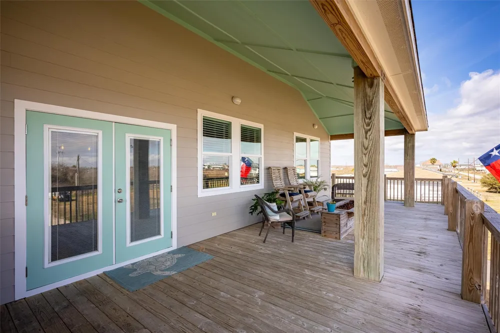 1009 Monkhouse Drive Crystal Beach, TX 77650
