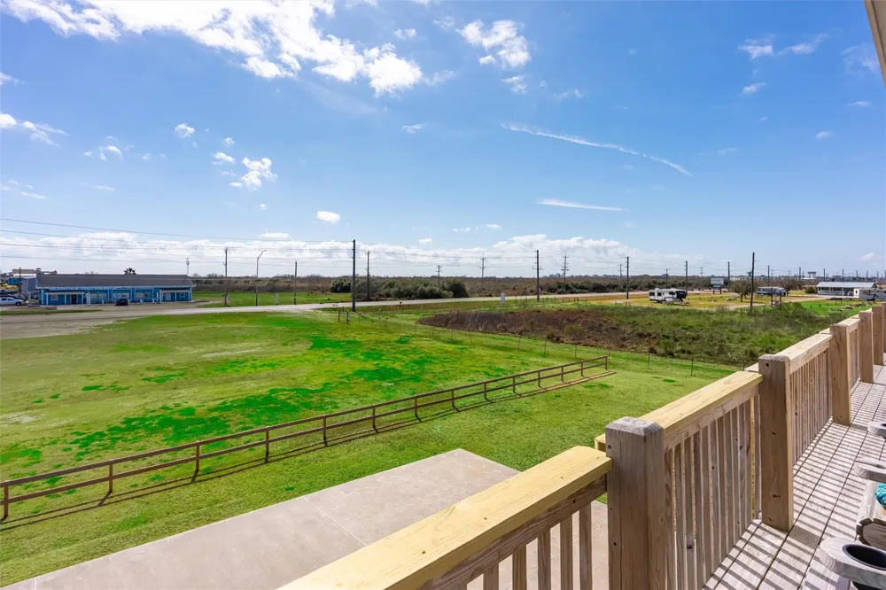 1009 Monkhouse Drive Crystal Beach, TX 77650
