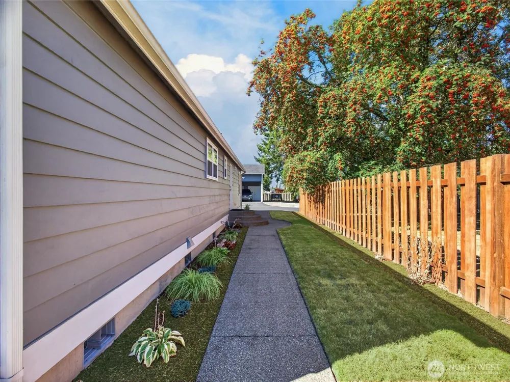 3218 Division Street Enumclaw, WA 98022