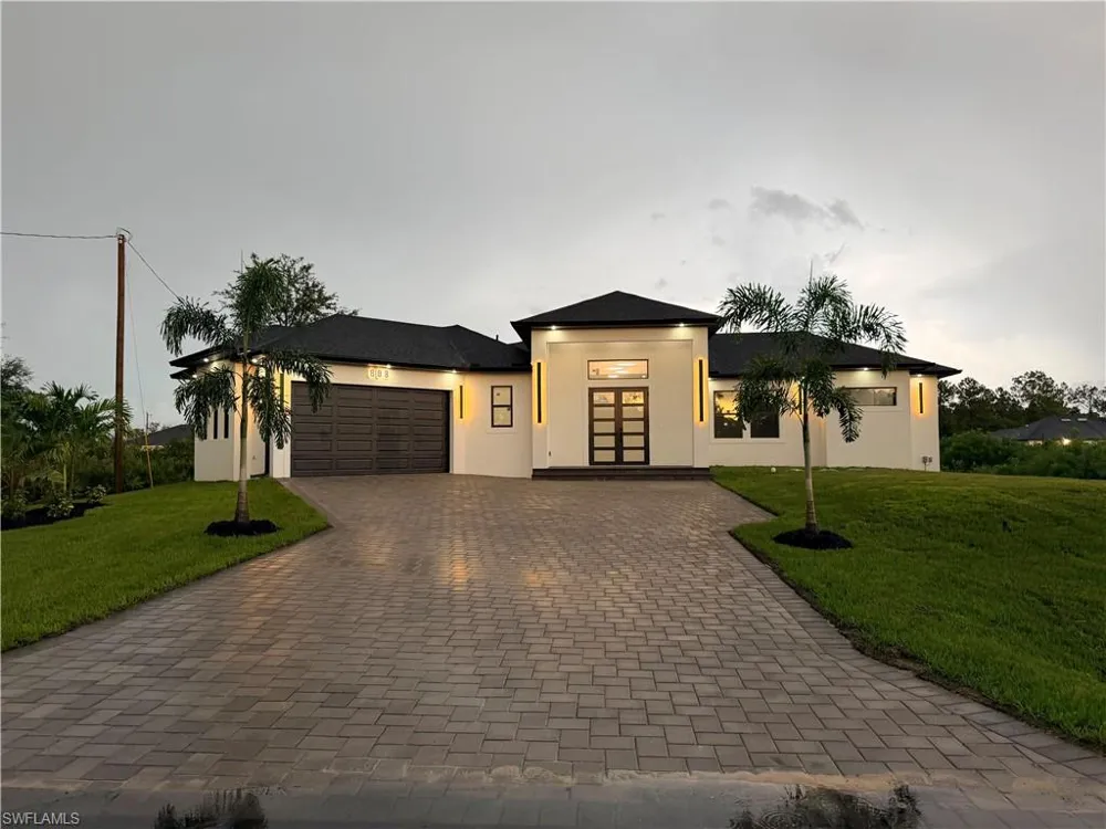 808 Maple Avenue Lehigh Acres, FL 33972