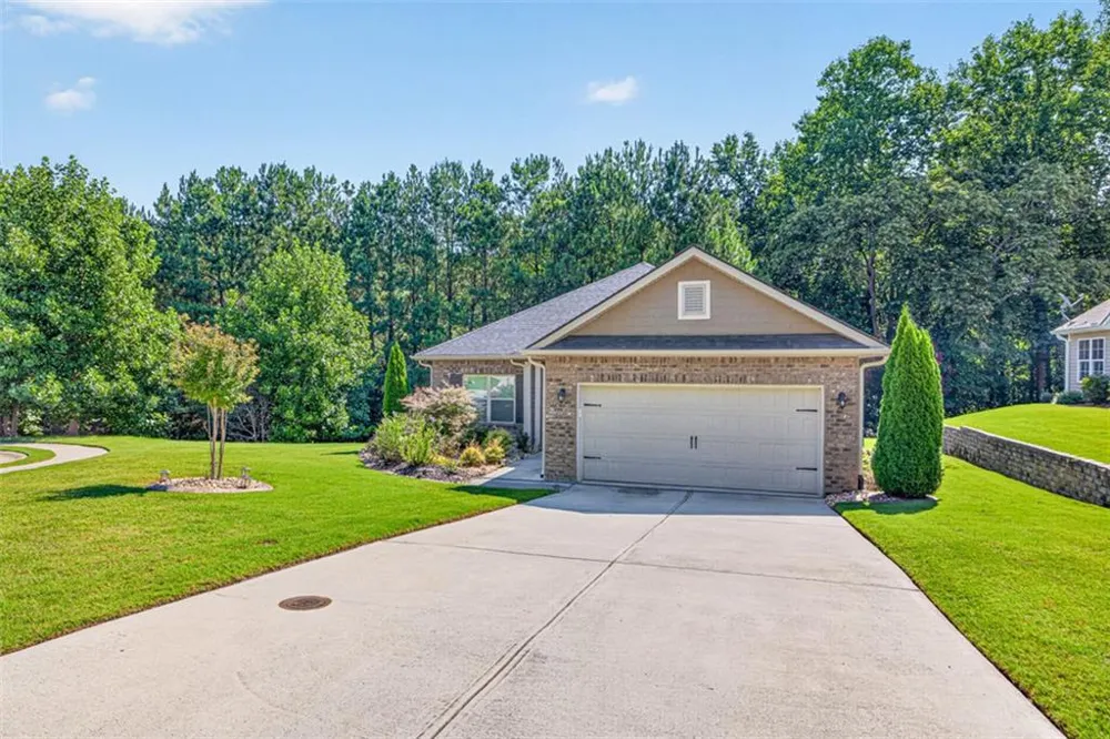 832 Hidden Hollow Circle Commerce, GA 30529