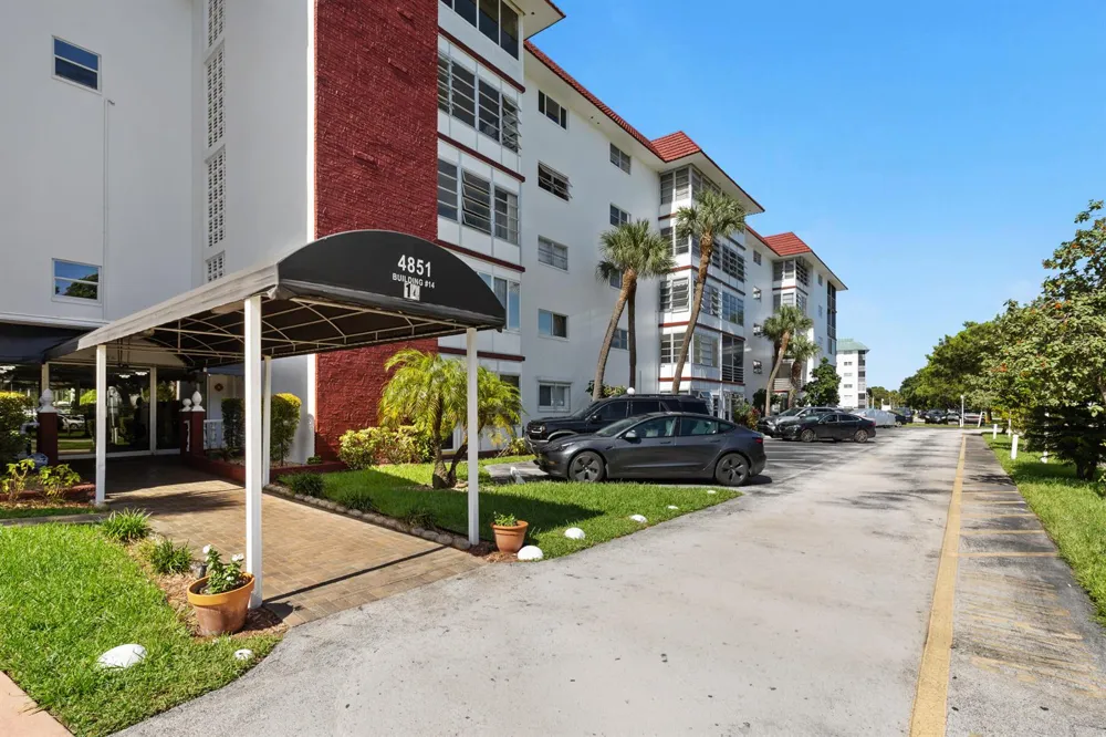 4851 NW 21st Street #203 Lauderhill, FL 33313