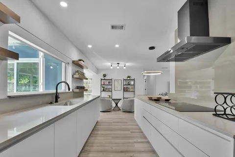 803 BLUEBIRD DRIVE