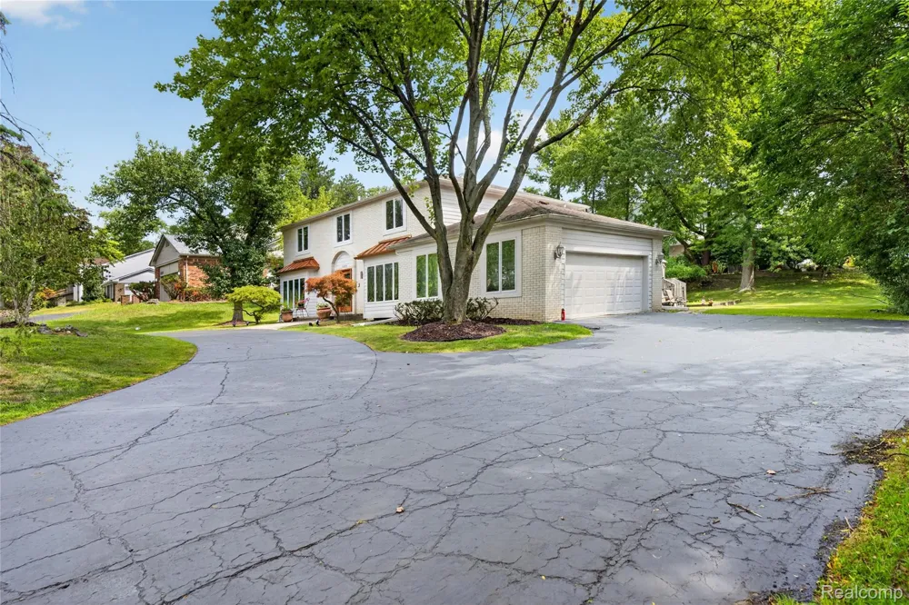 5369 W Bloomfield Lake Road West Bloomfield Charter Township, MI 48323