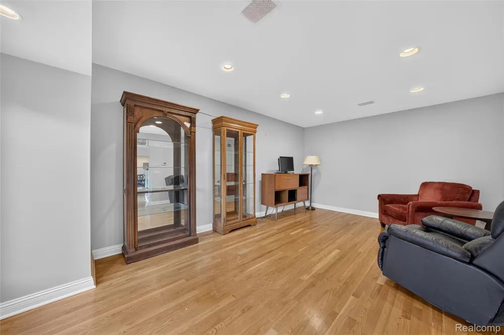 5369 W Bloomfield Lake Road West Bloomfield Charter Township, MI 48323