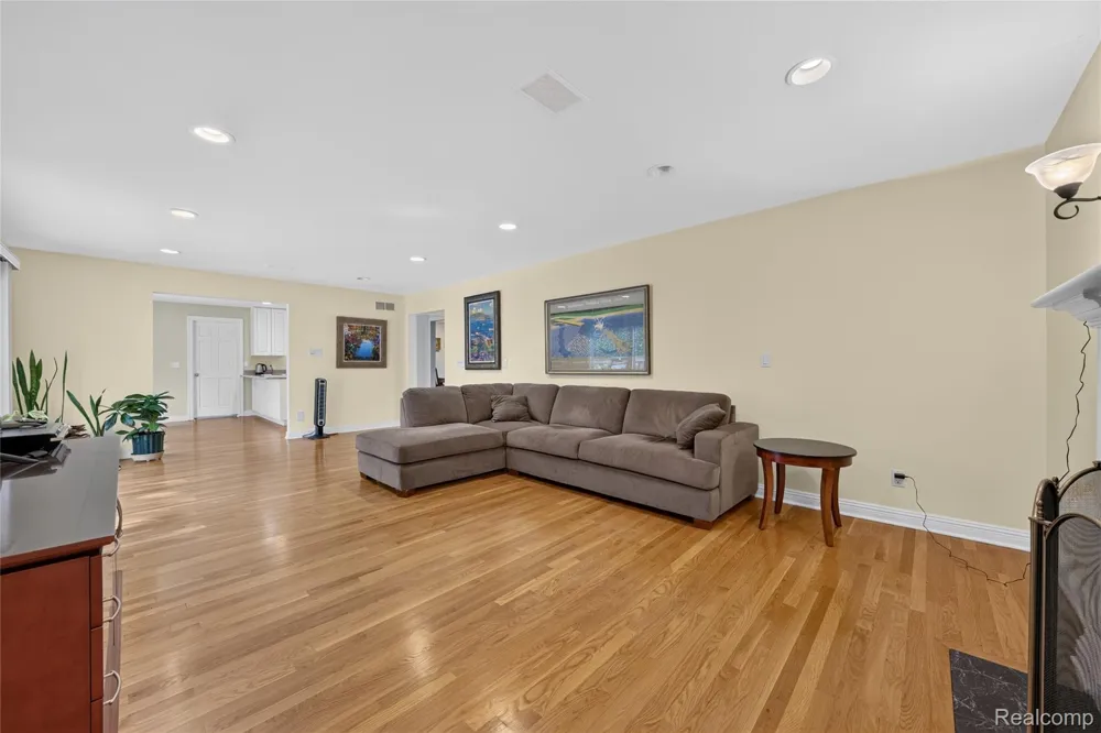5369 W Bloomfield Lake Road West Bloomfield Charter Township, MI 48323